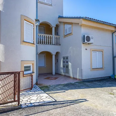 In 41606 Apartment *