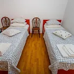 In 41606 Daire Dramalj